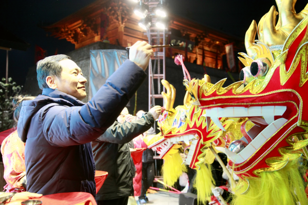 第三届合肥市舞龙灯大会在撮街盛大启幕